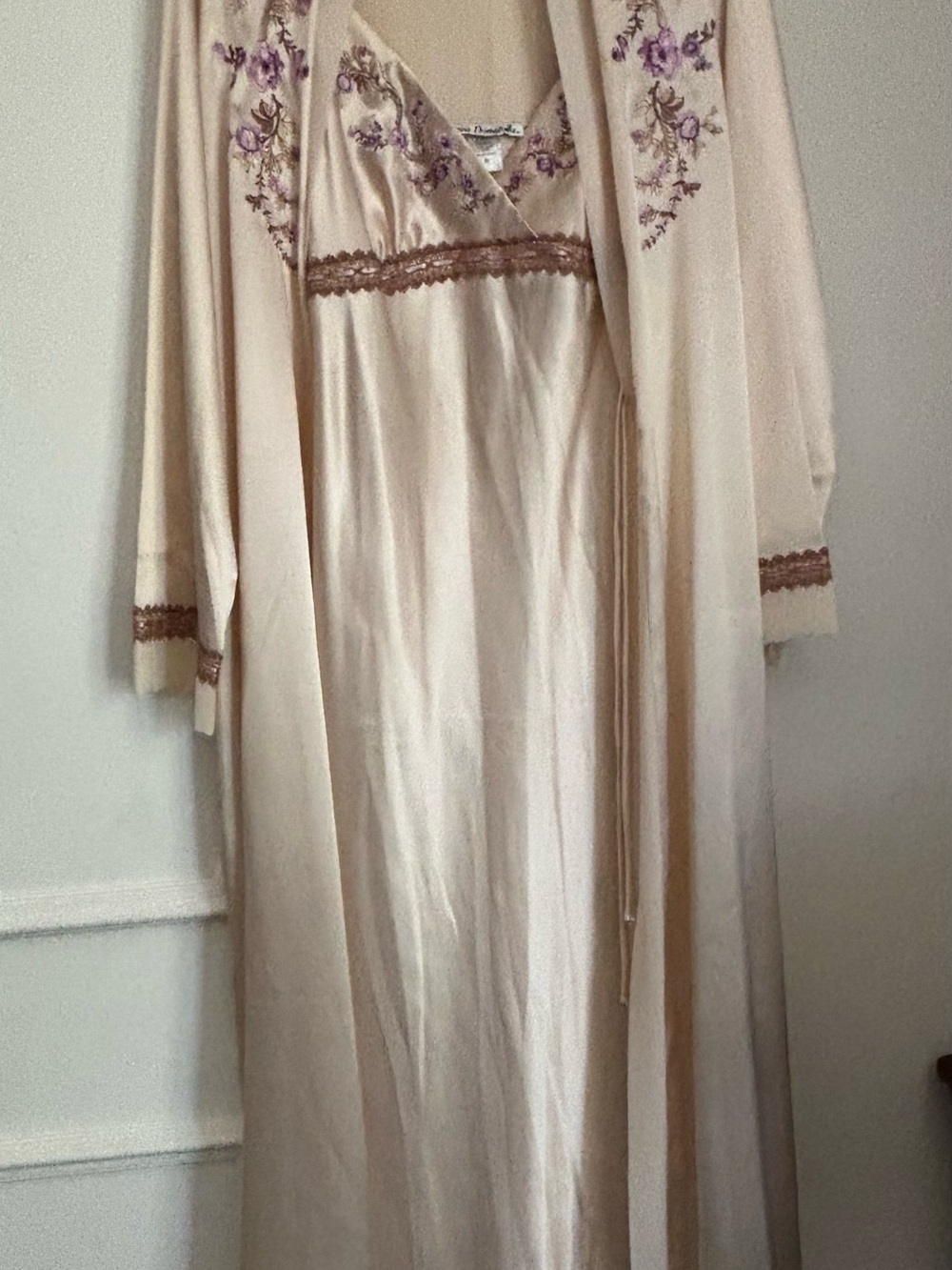 Cream Embroidered Nightgown & Robe Set Línea Donatella